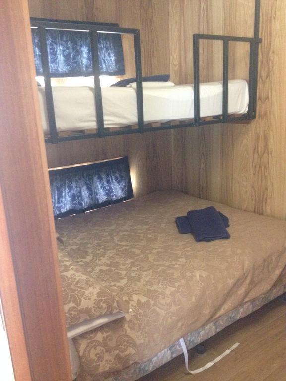 ヒルクレスト ツーリスト パーク キャビン セントへレンズ 部屋 写真