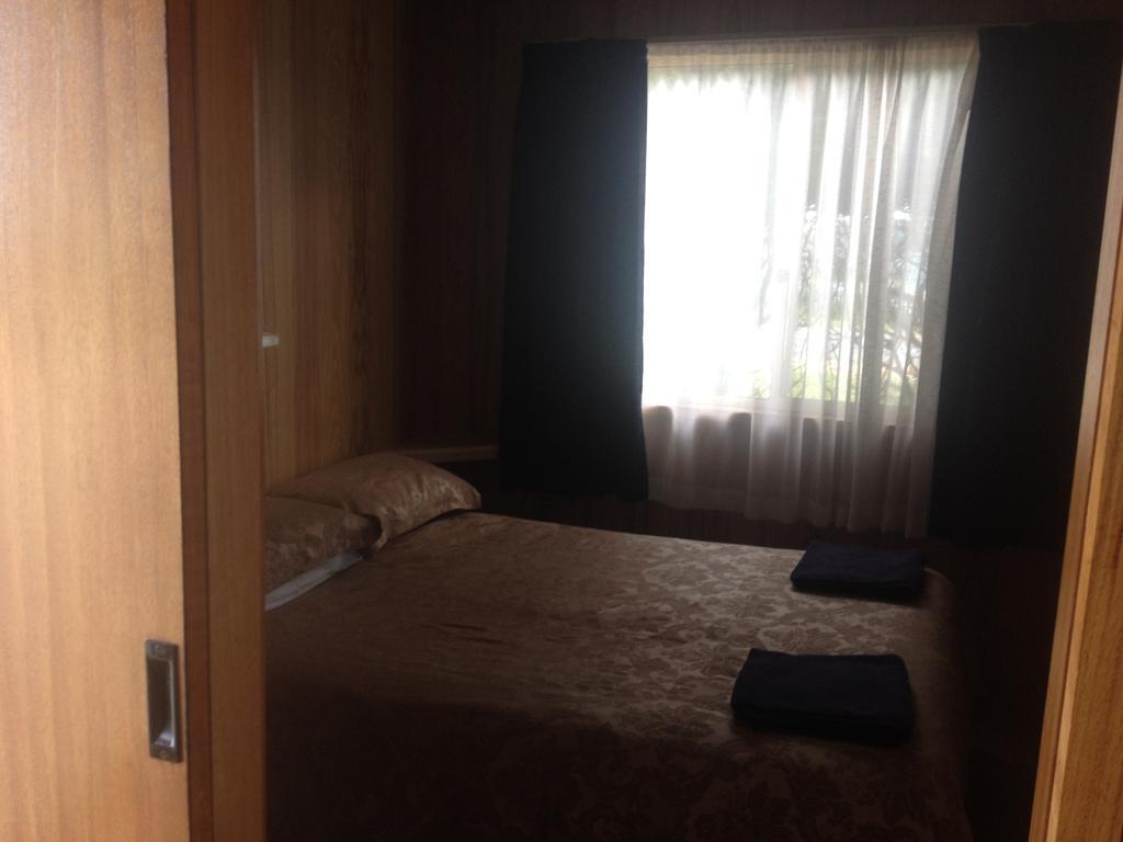 ヒルクレスト ツーリスト パーク キャビン セントへレンズ 部屋 写真