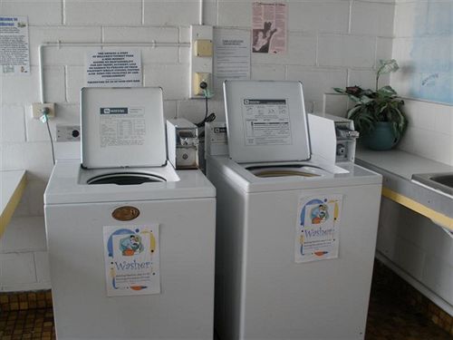 ヒルクレスト ツーリスト パーク キャビン セントへレンズ エクステリア 写真